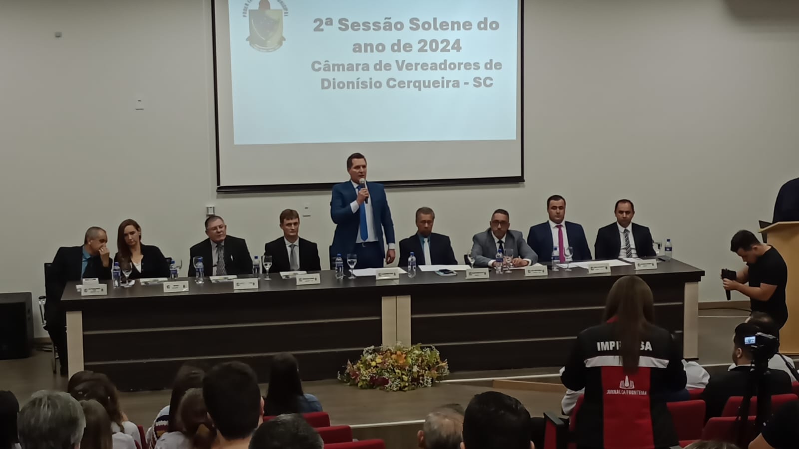 Na 2ª Sessão Solene do dia 07de novembro do corrente foram apresentadas, discutidas e votadas às seguintes proposições.